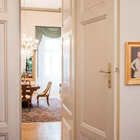 Отель Palais-hotel Erzherzog Johann